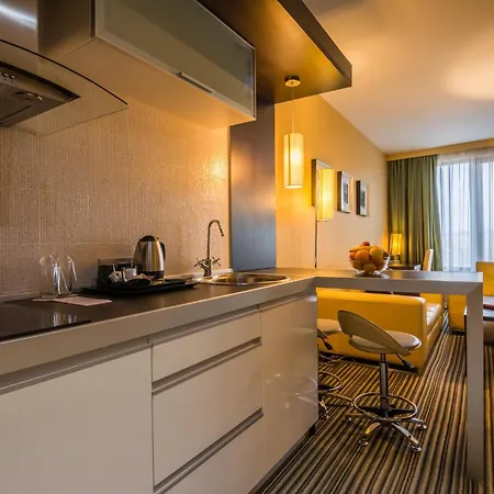 Western Olives - Free Pool & Parking Hotel