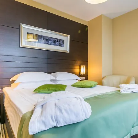 Hotel Western Olives - Free Pool & Parking 4*