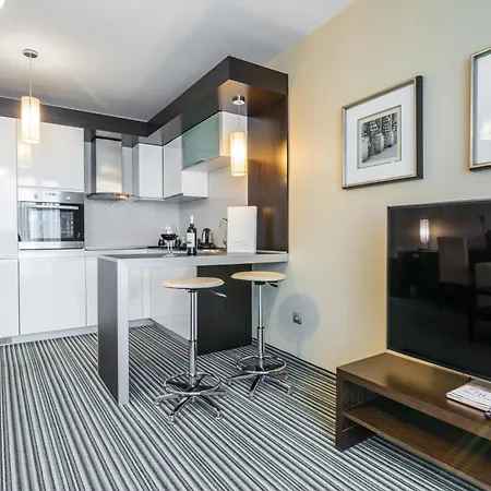 Western Olives - Free Pool & Parking