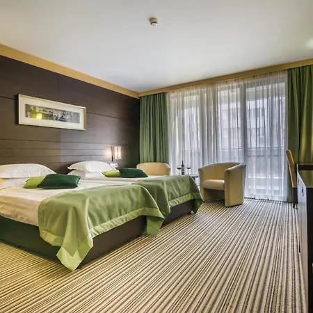 Hotel Western Olives - Free Pool & Parking 4*