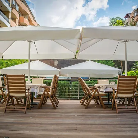 Hotel Western Olives - Free Pool & Parking 4*