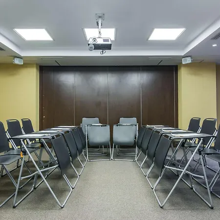 Szálloda Western Olives - Free Pool & Parking