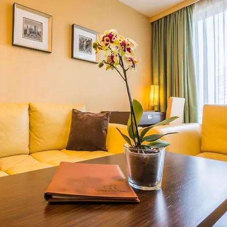 Western Olives - Free Pool & Parking Szálloda