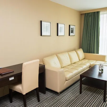 Western Olives - Free Pool & Parking Hotel