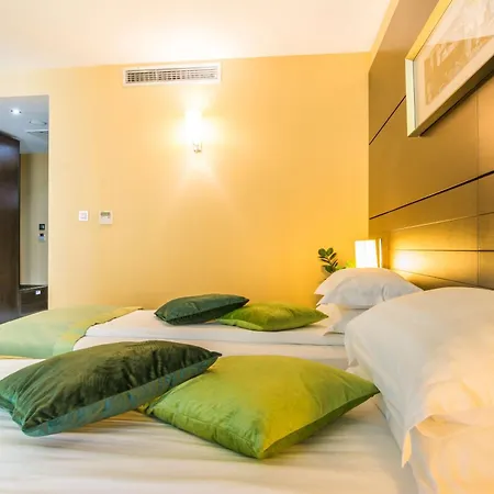 Hotel Western Olives - Free Pool & Parking
