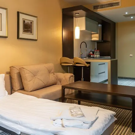 Hotel Western Olives - Free Pool & Parking