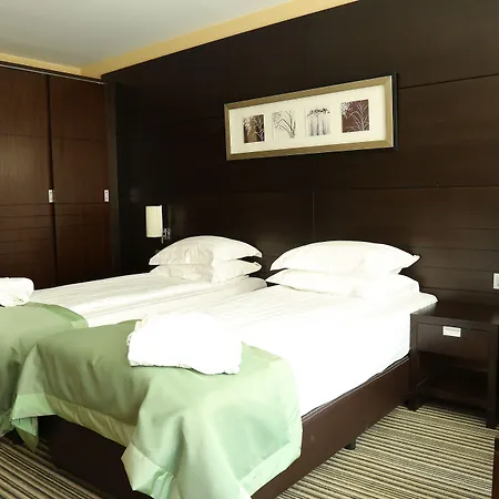 Western Olives - Free Pool & Parking Szófia