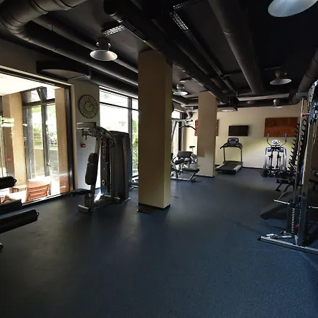 Hotel Western Olives - Free Pool & Parking 4*