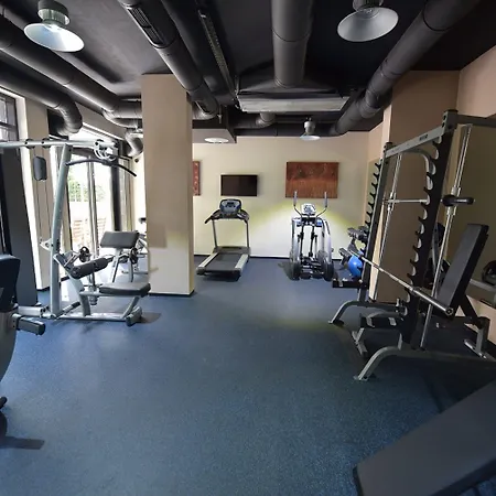 Western Olives - Free Pool & Parking