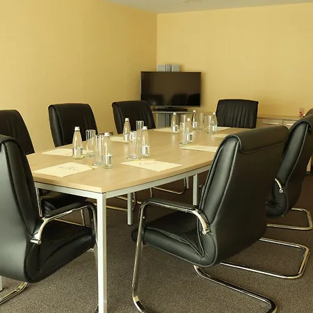 Western Olives - Free Pool & Parking Szófia