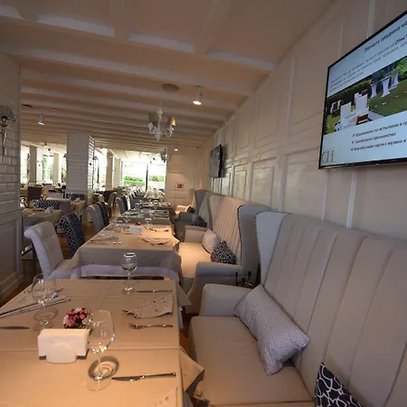 Western Olives - Free Pool & Parking