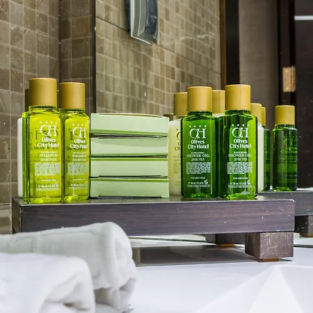 Hotel Western Olives - Free Pool & Parking 4*