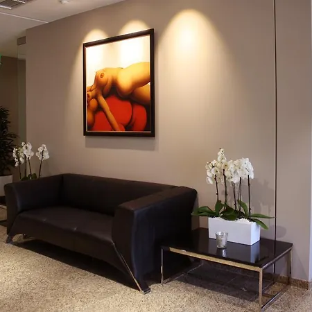 Western Olives - Free Pool & Parking Hotel