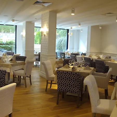 Hotel Western Olives - Free Pool & Parking 4*