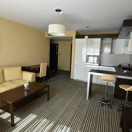 Szálloda Western Olives - Free Pool & Parking 4*