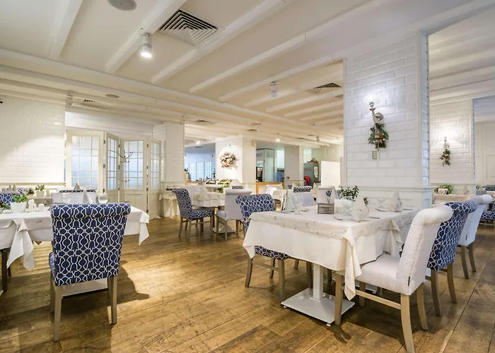 Hotel Western Olives - Free Pool & Parking