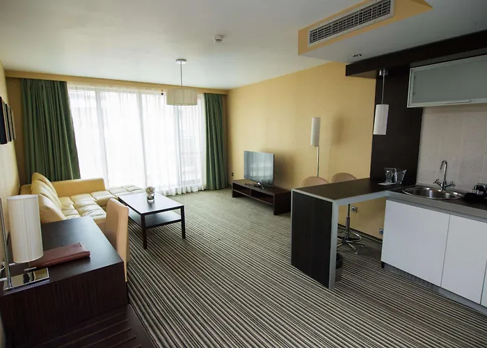 Western Olives - Free Pool & Parking Hotel