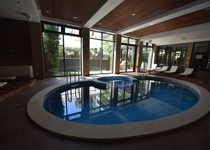 Hotel Western Olives - Free Pool & Parking