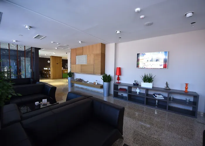 Hotel Western Olives - Free Pool & Parking