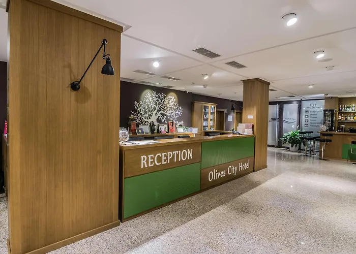 Hotel Western Olives - Free Pool & Parking 4*