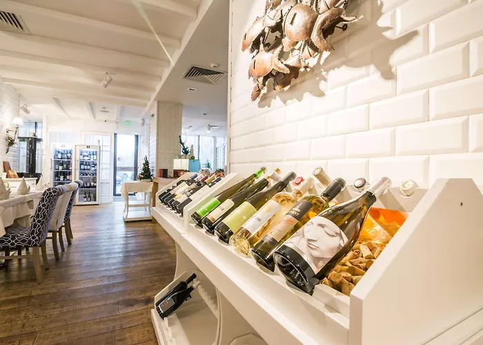 Western Olives - Free Pool & Parking Hotel