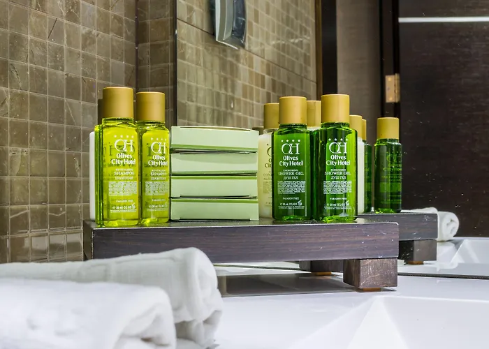 Hotel Western Olives - Free Pool & Parking 4*