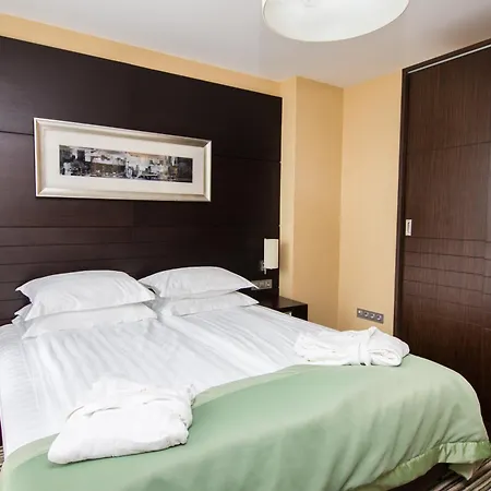 Хотел Western Olives - Free Pool & Parking София