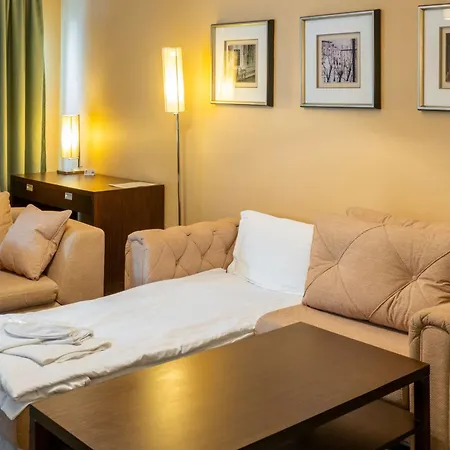Western Olives - Free Pool & Parking Хотел 4*