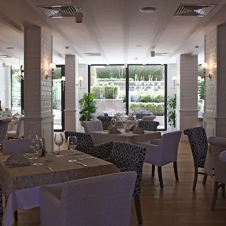 Western Olives - Free Pool & Parking София