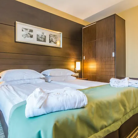 Хотел Western Olives - Free Pool & Parking София
