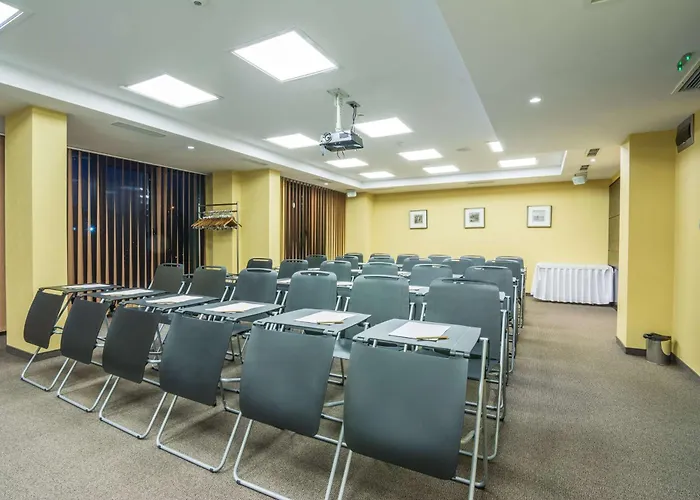 Hotel Western Olives - Free Pool & Parking 4*