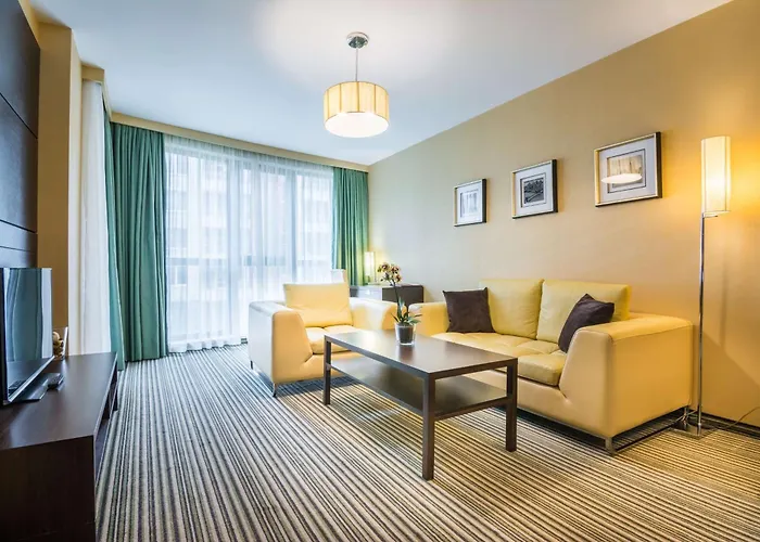 Hotel Western Olives - Free Pool & Parking 4*