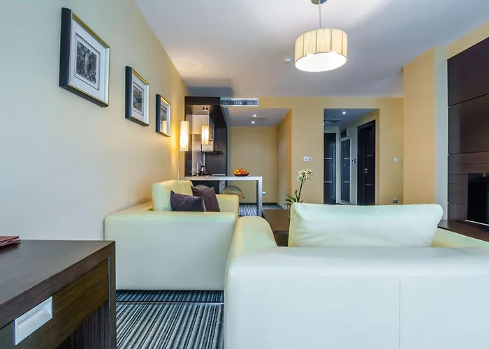 Western Olives - Free Pool & Parking Hotel