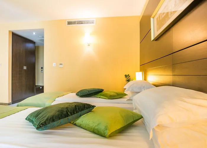 Hotel Western Olives - Free Pool & Parking