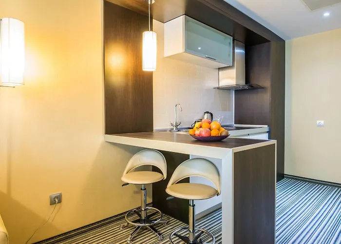 Hotel Western Olives - Free Pool & Parking 4*