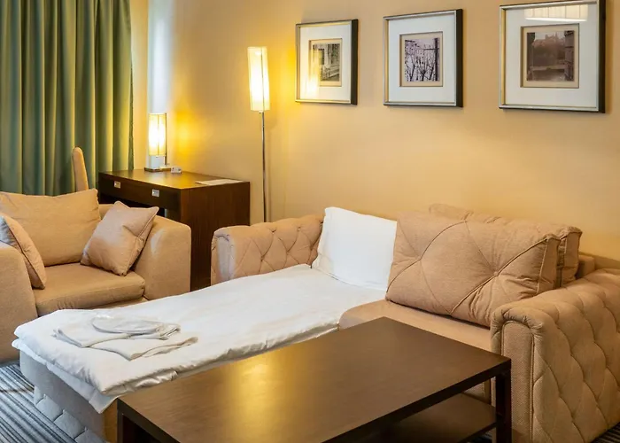 Western Olives - Free Pool & Parking Hotel 4*