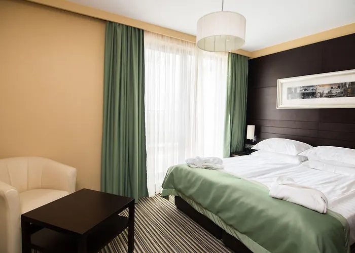 Hotel Western Olives - Free Pool & Parking