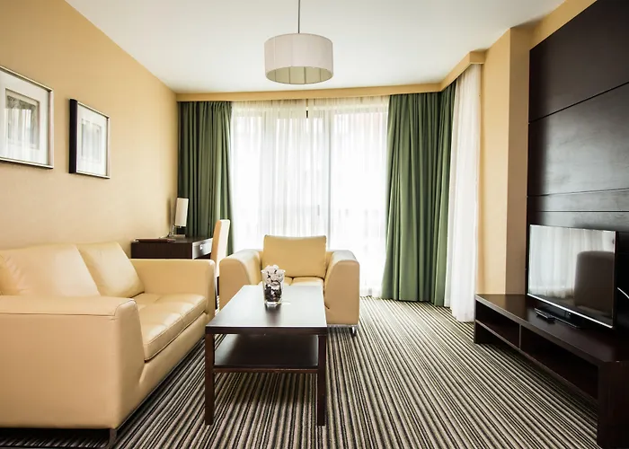 Hotel Western Olives - Free Pool & Parking