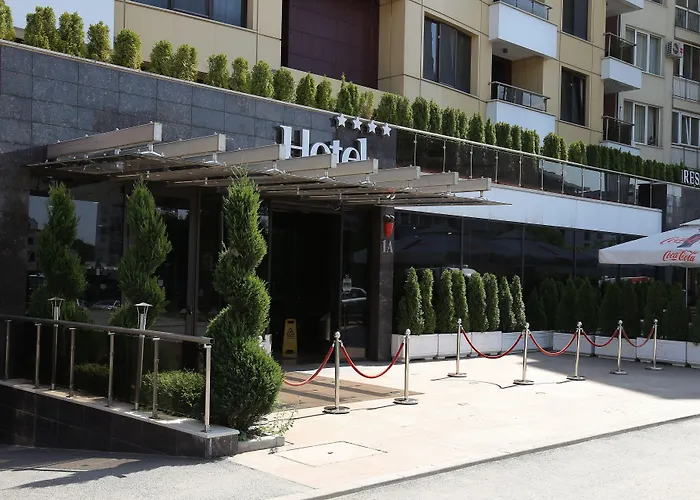 Hotel Western Olives - Free Pool & Parking