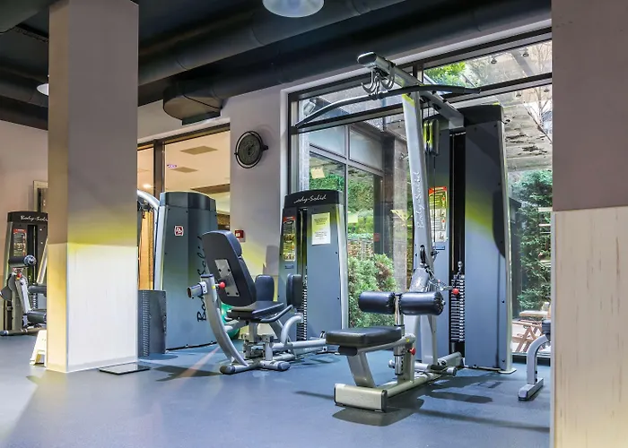 Western Olives - Free Pool & Parking Hotel 4*