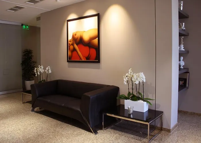 Western Olives - Free Pool & Parking Hotel