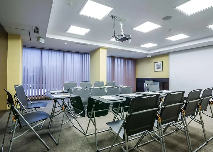 Western Olives - Free Pool & Parking Szófia