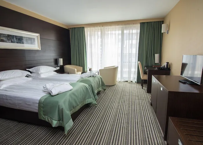 Western Olives - Free Pool & Parking Szálloda 4*