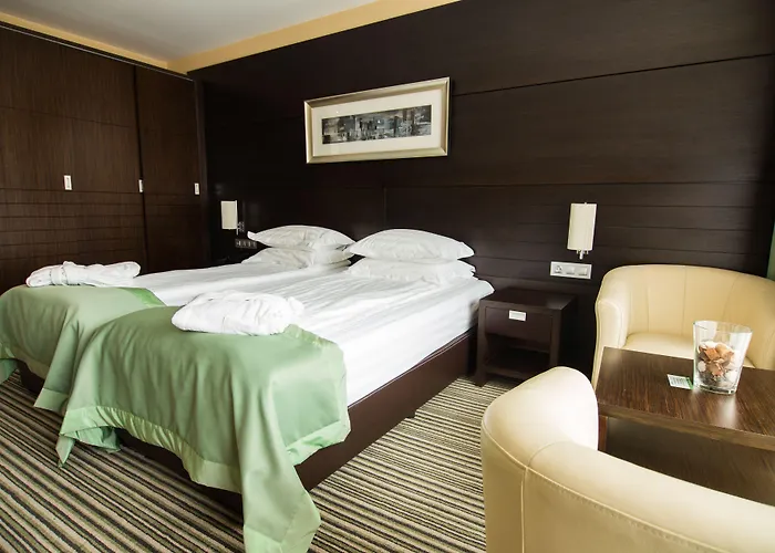 Szálloda Western Olives - Free Pool & Parking 4*