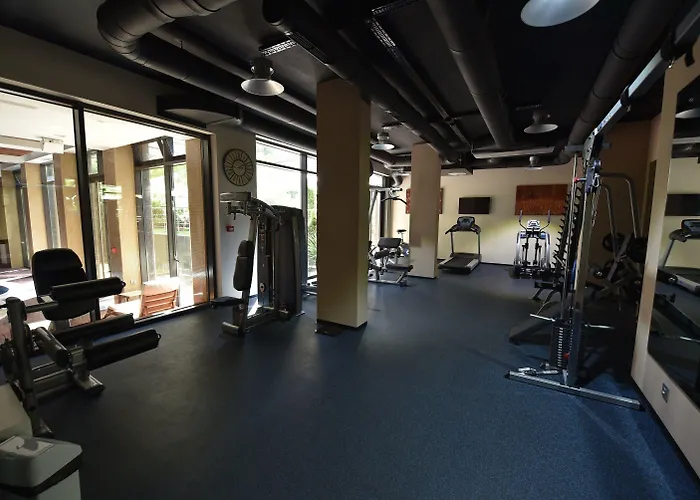 Szálloda Western Olives - Free Pool & Parking 4*