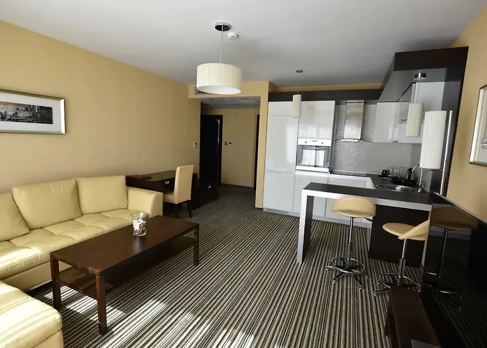 Szálloda Western Olives - Free Pool & Parking 4*